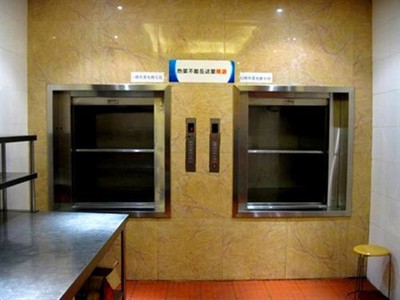 巴中傳菜機(jī) 飯店餐梯、窗口式TWJ傳菜梯與食堂雜物電梯的應(yīng)用解析
